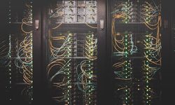 Featured image of post 2026年用VPS搭建私有AI助手：Ollama + Open WebUI完整教程